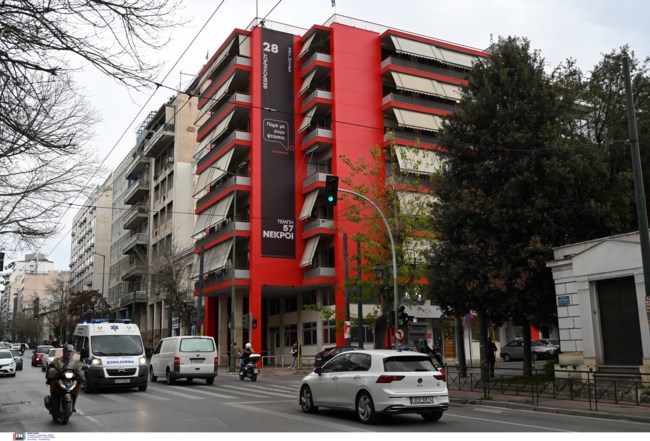 Πανό για Τέμπη συριζα