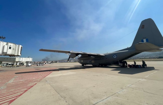 Σχέδιο Κόσμος: Επέστρεψαν με το C-130 από τη Βηρυτό οι 22 Έλληνες και οι 38 Κύπριοι από τον Λίβανο [εικόνες]