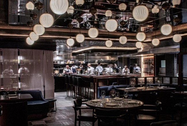 Αφροδίτη Κρασσά: Η Ελληνίδα designer που επανεφηύρε τον χώρο της λιανικής διεθνώς