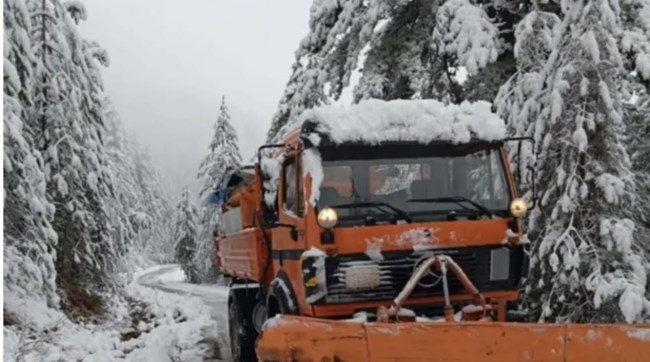 Χιόνια σε Ήπειρο και Αιτωλοακαρνανία: Στα λευκά το Ανατολικό Ζαγόρι, η ορεινή Ναυπακτία και το Μέτσοβο