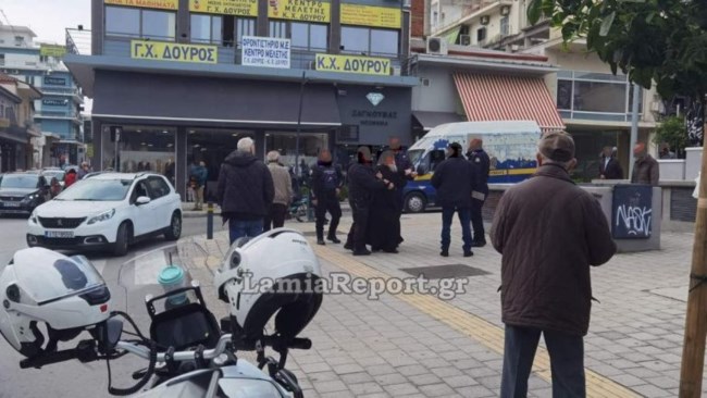 Λαμία: Ο Αρχιμανδρίτης Σάπιος που έβριζε τους αστυνομικούς, είχε χαστουκίσει γυναίκα τροχονόμο το 2014