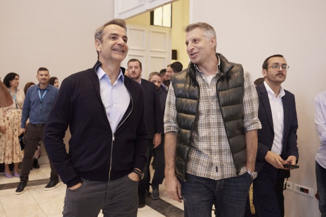 Ο Μητσοτάκης μαγείρεψε με τον Πάνο Ιωαννίδη και έπαιξε μπάσκετ με τον Παπαλουκά στο Ζάππειο [εικόνες]