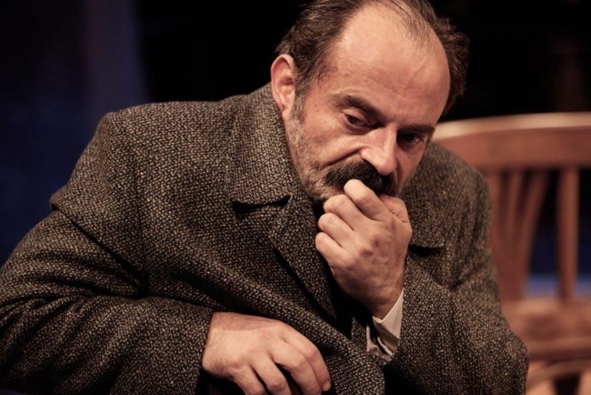 Όταν έκλαψε ο Νίτσε: Η παράσταση με τις συγκλονιστικές ερμηνείες αλλάζει στέγη μετά τα συνεχόμενα sold out