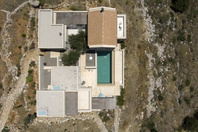 Ένα σπίτι στη Μάνη εμπνευσμένο από τα μοναστήρια