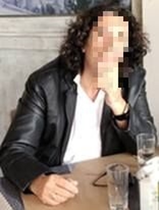 Βάρη: "Ψηλός, με κοτσίδα, γυαλιά και τα ίδια αθλητικά παπούτσια" - Τα στοιχεία που οδήγησαν στη σύλληψη του 66χρονου καθηγητή
