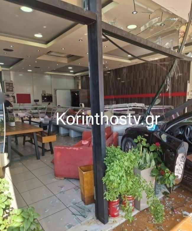 Κορινθία: Αυτοκίνητο "μπούκαρε" σε κρεοπωλείο στα Λουτρά Ωραίας Ελένης