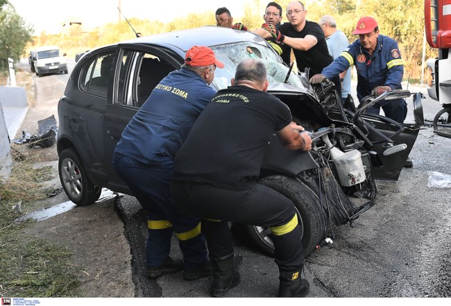 Σοκάρουν οι φωτογραφίες από το τροχαίο με τη νεκρή 25χρονη στο Κιάτο - Αμορφη μάζα το αυτοκίνητό της [εικόνες]