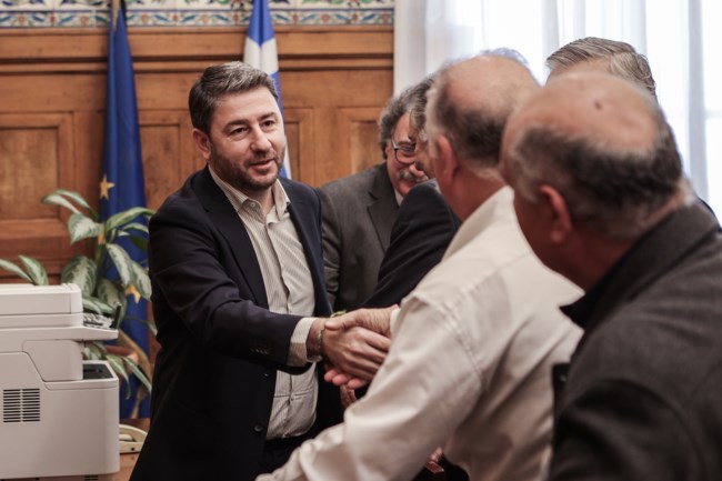 ΑΝΔΡΟΥΛΑΚΗΣ ΤΡΙΤΕΚΝΟΙ