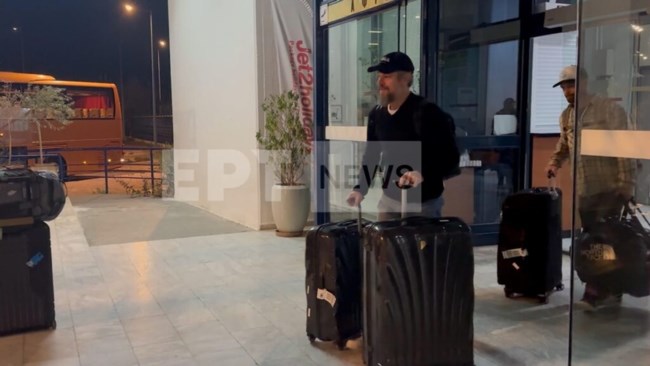 "Οδύσσεια": Στη Μεσσηνία Ματ Ντέιμον, Τομ Χόλαντ και Κρίστοφερ Νόλαν – Η άφιξή τους στο αεροδρόμιο [εικόνες - βίντεο]