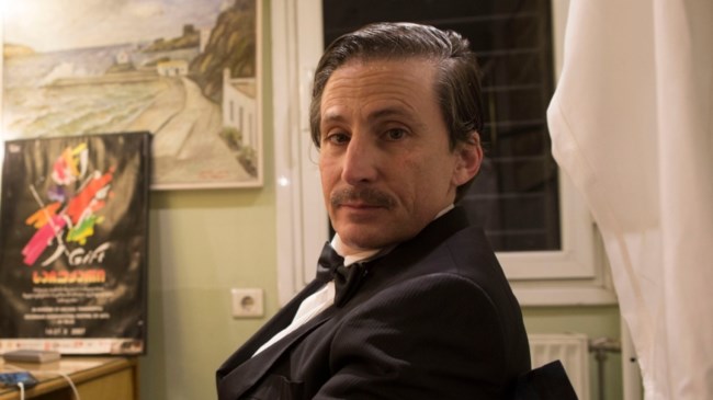 Ο εγγονός του ίδιου του Καραγάτση παίζει στη "Μεγάλη Χίμαιρα" - Ποιος είναι και ποιον υποδύεται