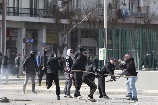 Θεσσαλονίκη: 30 προσαγωγές μετά την πορεία για τα Τέμπη