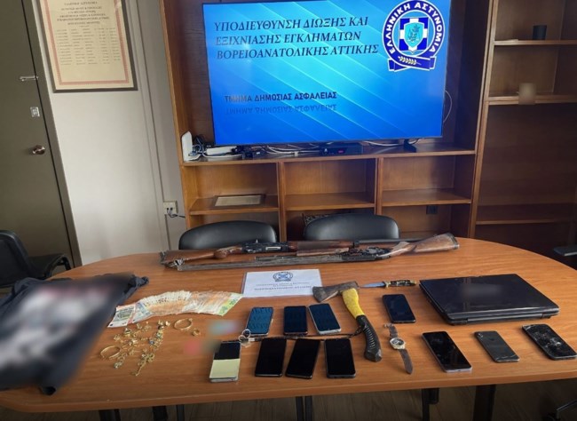 Βίντεο ντοκουμέντο: Η στιγμή της εφόδου αστυνομικών στη γιάφκα σπείρας που εξαπατούσε ηλικιωμένους - Λεία 2 εκατ. ευρώ