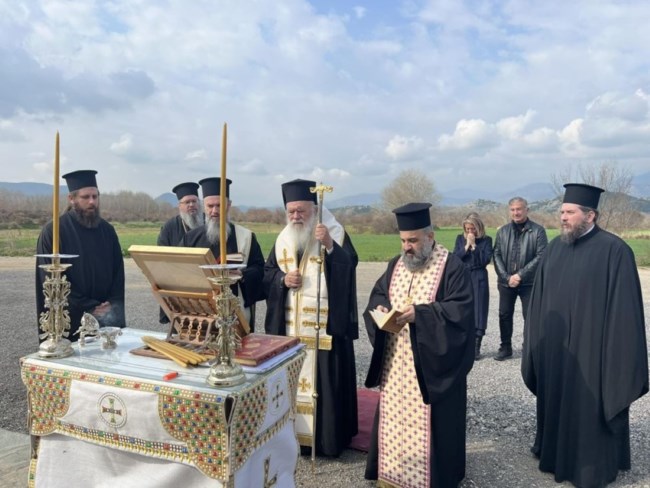 Τέμπη: Τρισάγιο από τον Ιερώνυμο στο σημείο του πολύνεκρου σιδηροδρομικού δυστυχήματος - Το κλάμα της Μαρίας Καρυστιανού