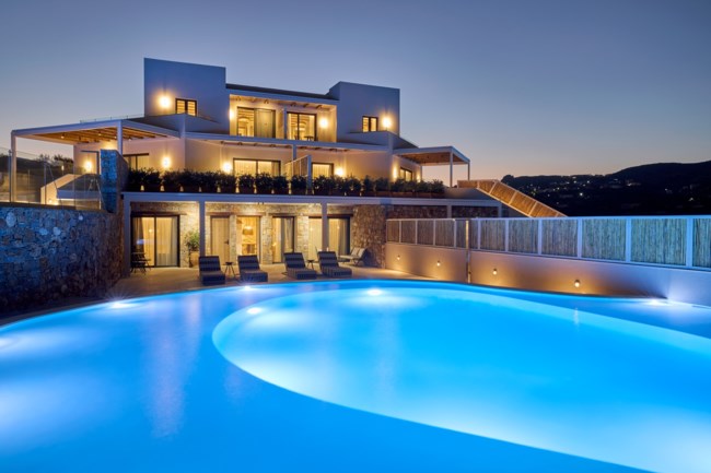 Zeus International Hotels & Resorts α