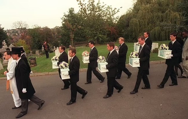 Mandy Allwood κηδεία μωρών