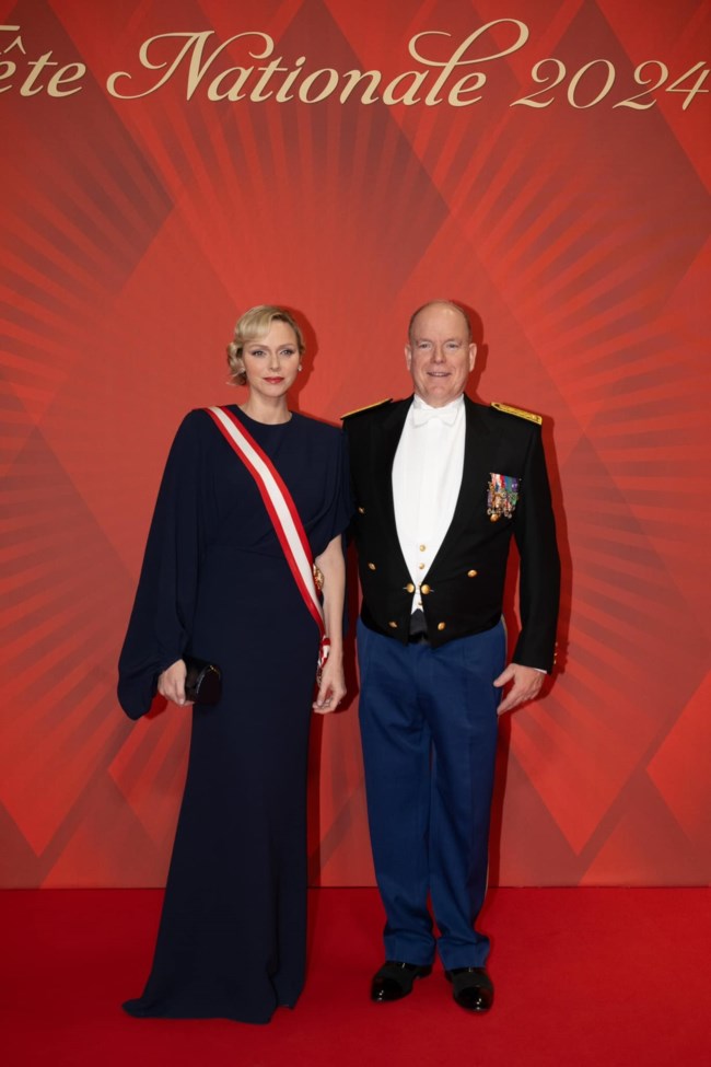 Λαμπερές στην όπερα οι royals του Μονακό: Τα βελούδινα, τα διαμάντια και το Old Hollywood look της πριγκίπισσας Σαρλίν
