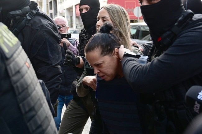 Στα δικαστήρια Πειραιά η 46χρονη που σκότωσε την πεθερά της στη Σαλαμίνα - Μαρτυρικός ο θάνατος της 75χρονης