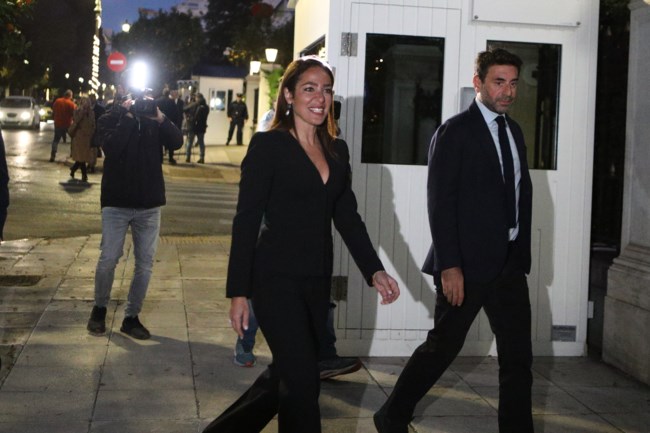 Στιλάτη στην ορκωμοσία της η Δόμνα Μιχαηλίδου: Το total black suit και το εφαρμοστό σακάκι που φόρεσε χωρίς πουκάμισο