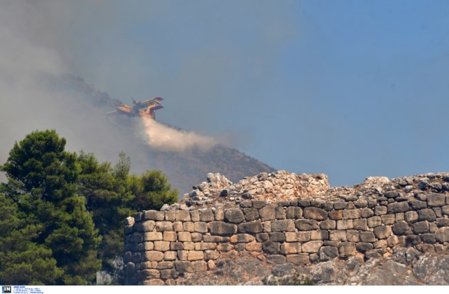 Φωτιά στις Μυκήνες - Ανακοίνωση ΥΠΠΟ: Δεν υπήρξαν ζημιές στις αρχαιότητες [εικόνες]