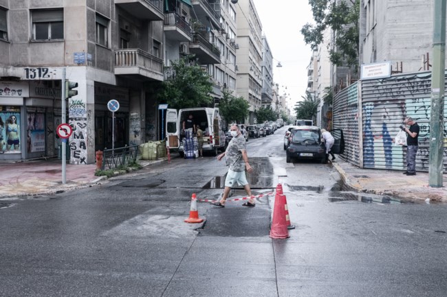 ΚΑΘΙΖΗΣΗ ΤΟΥ ΟΔΟΣΤΡΩΜΑΤΟΣ ΣΤΗΝ ΠΕΙΡΑΙΩΣ