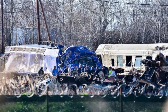 Τέμπη: Μεταλλικό τμήμα που βρέθηκε στα συντρίμμια εξετάζεται αν θα "μιλήσει" για τη φωτιά - Νέες μαρτυρίες ίσως φέρουν και νέες διώξεις