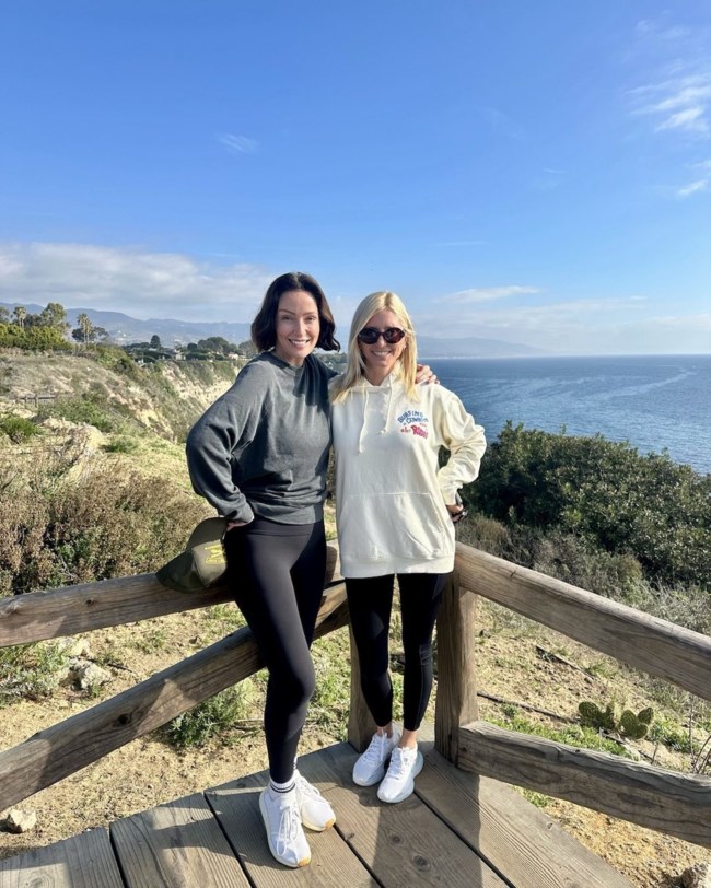 Malibu chic η Μαρί Σαντάλ: Η φωτογραφία στην ηλιόλουστη Καλιφόρνια με σνίκερς και κολάν