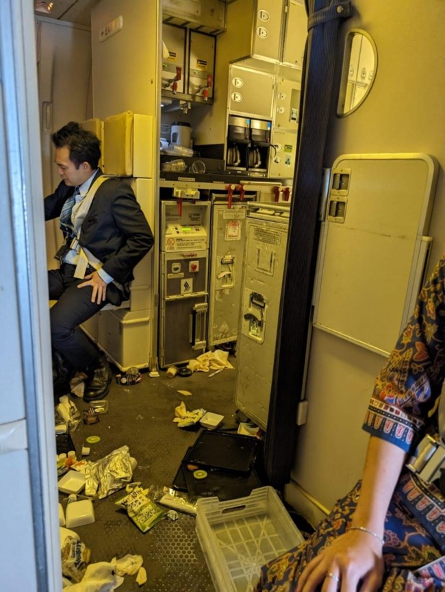ΣΙΓΚΑΠΟΥΡΗ ΑΝΑΤΑΡΑΞΕΙΣ ΝΕΚΡΟΣ