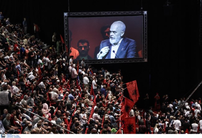 Εκτός προγράμματος συνάντηση του Ράμα με Κοσοβάρους στην Αθήνα - Δίπλα στο Κλειστό του Γαλατσίου