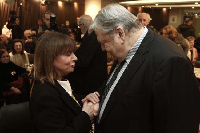 Παρουσίαση βιβλίου με Σακελλαροπούλου, Βενιζέλο, Μπακογιάννη και πάνελ υποψηφίων... προέδρων [εικόνες - βίντεο]