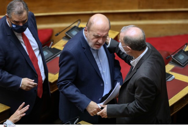 "Δεν αισθάνομαι καλά" είπε ο Τρύφων Αλεξιάδης καθώς μιλούσε στο βήμα της Βουλής- Μεταφέρθηκε στο ιατρείο