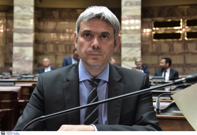 Αγρια κόντρα στη Βουλή για το Νομοσχέδιο για τις  διαδηλώσεις: "Γραφικές οι κατηγορίες περί χούντας" λέει ο Καραγκούνης