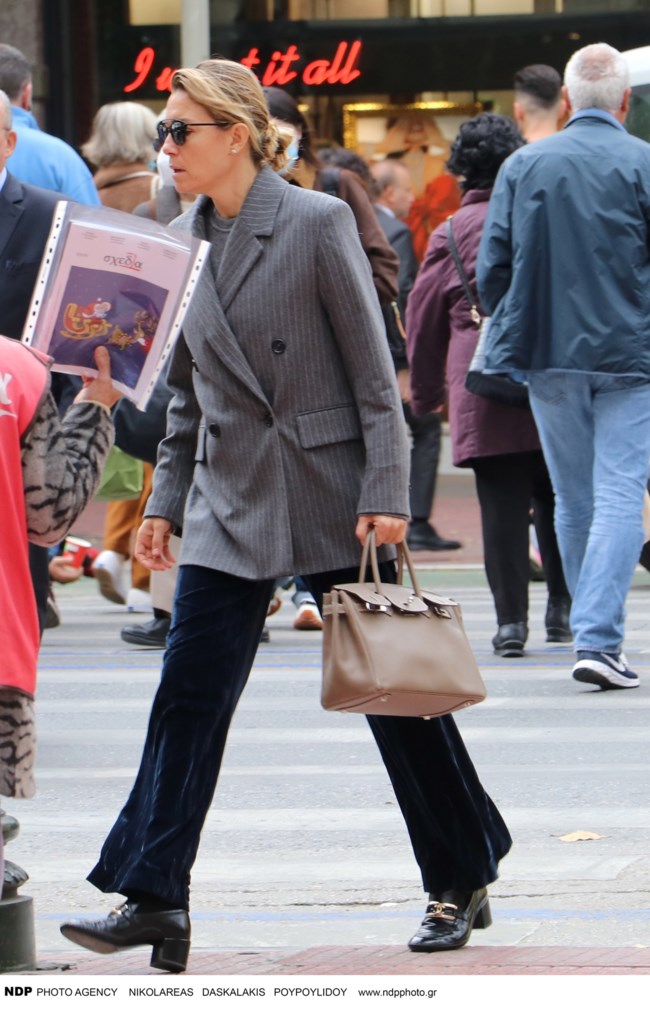 Βίκυ Καγιά: Η αλάνθαστη πρωινή εμφάνιση με oversized σακάκι και το παντελόνι που είναι ιδανικό για όλες τις γυναίκες