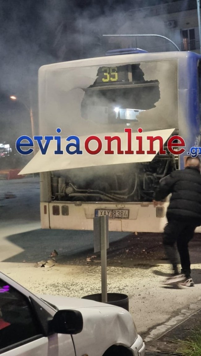 Εύβοια: Λαμπάδιασε εν κινήσει αστικό λεωφορείο γεμάτο επιβάτες μπροστά σε αστυνομικό τμήμα