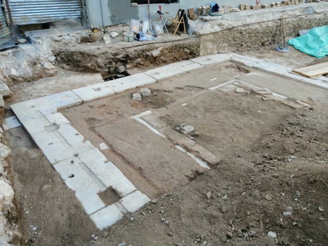Σπουδαία ανακάλυψη: Εκπληκτικά ρωμαϊκά ψηφιδωτά ήρθαν στο φως στην Πλατεία Θεάτρου - Μαρτυρούν πολυτελές κτίριο