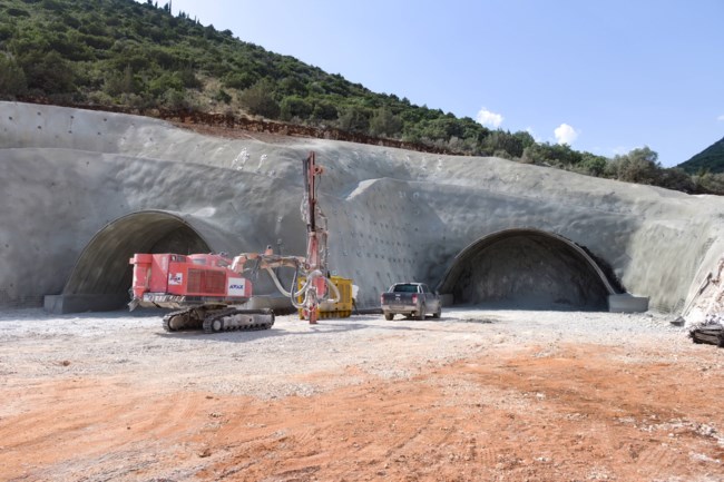 Ποιος είναι ο "αόρατος" νέος αυτοκινητόδορομος των δύο σηράγγων και των έξι γεφυρών στην Ελλάδα