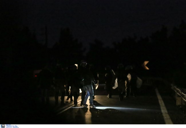 Λέσβος: "Μάχες" σώμα με σώμα στους δρόμους ανάμεσα σε πολίτες και Αστυνομία [Βίντεο]