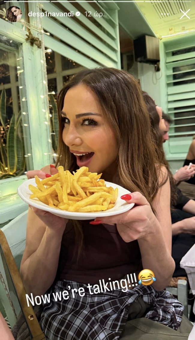 "Τσίκνισε" η Δέσποινα Βανδή σε αθηναϊκή ταβέρνα - Το "now we' re talking" για τις... τηγανητές πατάτες