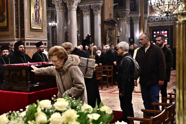 Λαϊκό προσκύνημα - Αρχιεπίσκοπος Αναστάσιος