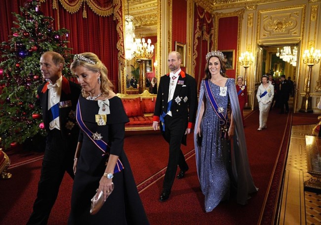 Χαμός με την τιάρα της Κέιτ Μίντλετον: Ενθουσιώδη τα σχόλια για τη νέα εμφάνισή της- "Έμοιαζε με οπτασία"