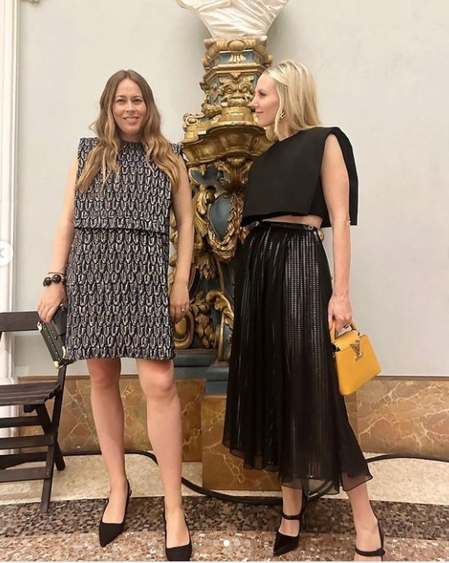 Στον κόσμο της Louis Vuitton: Η Νίνα Φλορ στην Ιταλία με μοδάτο σύνολο του οίκου