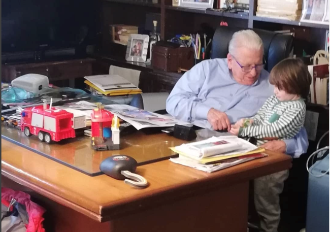 Αλίκη Κατσαβού: Ανέβασε την τελευταία φωτογραφία του Κώστα Βουτσά με τον γιό του