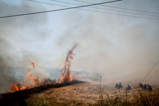 Προς Πετρούπολη η φωτιά στα Άνω Λιόσια – Εμπρησμό στο Σούνιο "βλέπει" ο Δήμαρχος Λαυρεωτικής