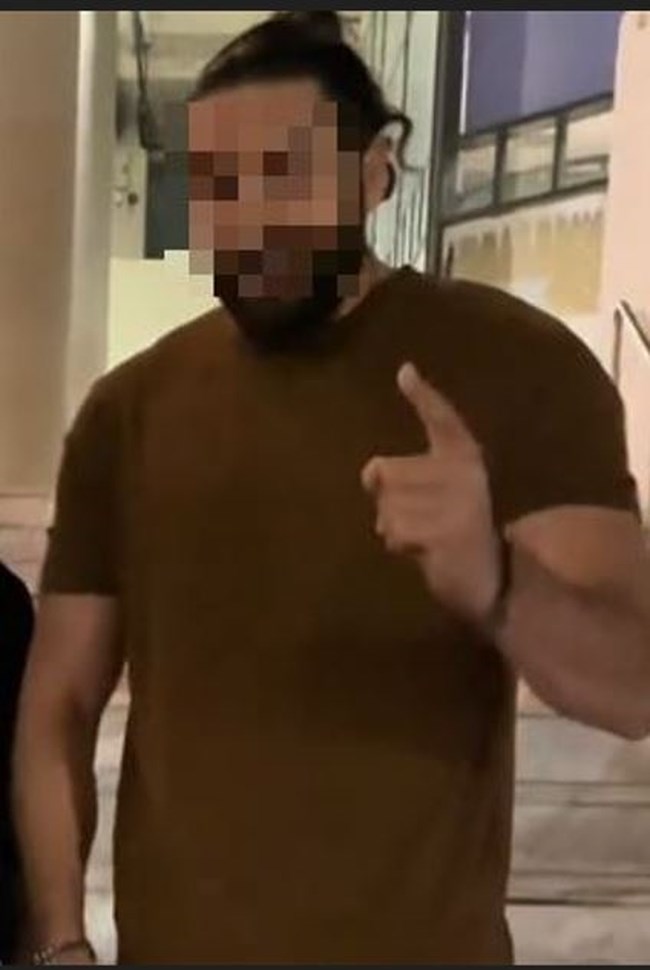 Αυτός είναι ο TikToker με τα βίντεο "διαμεσολάβησης" που συνελήφθη: "Πλούσιο" ποινικό παρελθόν, χρέη και εκβιασμοί