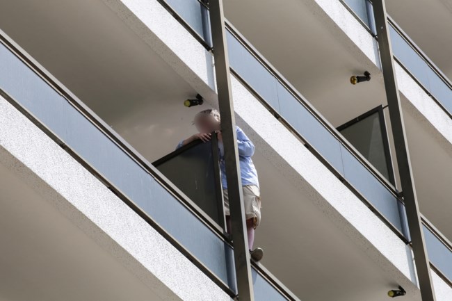 Ιρλανδοαυστριακή δημοσιογράφος η 57χρονη που πήγε να αυτοκτονήσει- "Έχει τραβήξει πολλά εξαιτίας των άρθρων της" Λάρισα δημοσιογράφος αυτοκτονία