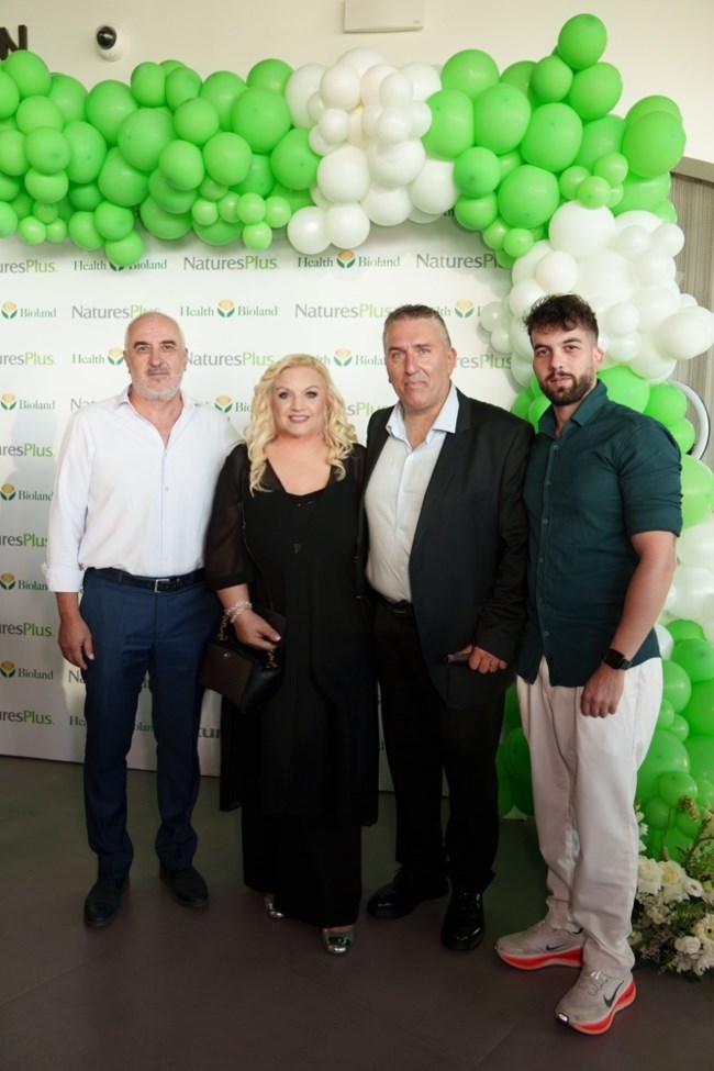 Ο Πρόεδρος και η CEO της Health Bioland A.E. με τους ιδιοκτήτες της PharmaTrust και αντιπροσώπους στη Βόρεια Ελλάδα, Ζιώγα Στάθη και Ζιώγα Νίκο.