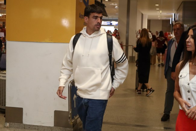Ολυμπιακός: Έφτασε στην Αθήνα ο Ντάνι Γκαρθία για να υπογράψει στους "ερυθρόλευκους"