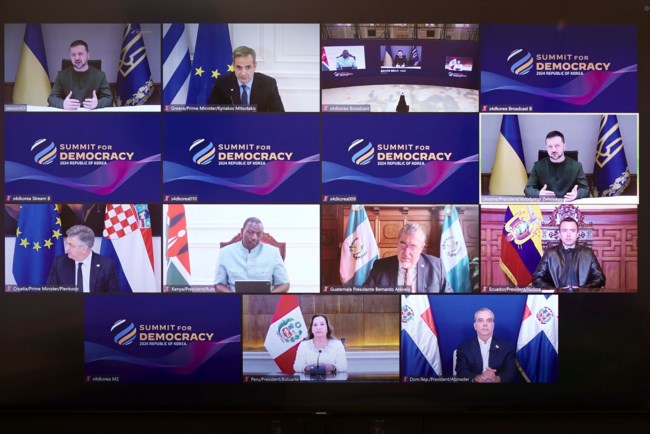 Παρέμβαση Μητσοτάκη στην 3η Σύνοδο για τη Δημοκρατία: "Η διεθνής συνεργασία πιο επιτακτική από ποτέ"