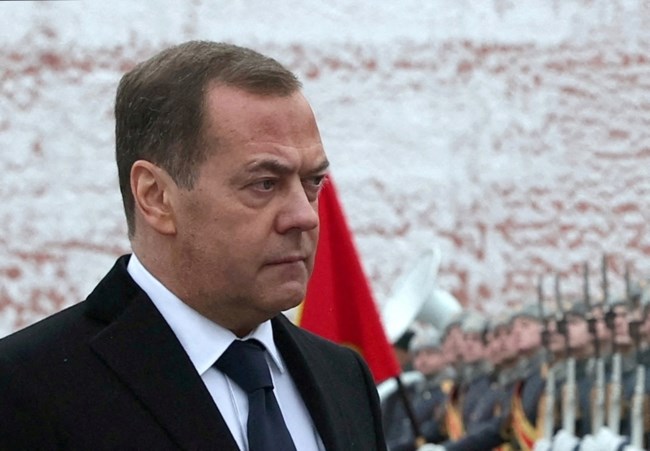 Ο Μεντβέντεφ απαντά με απειλές στον Τραμπ: "Πραγματικά άσχημο θα ήταν αν ξεσπούσε Γ' Παγκόσμιος Πόλεμος"