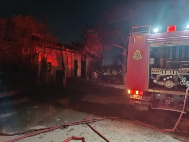 Νεκρή γυναίκα από τη φωτιά στην Αττική: Βρέθηκε απανθρακωμένη μέσα σε επαγγελματικό χώρο στο Πάτημα Χαλανδρίου