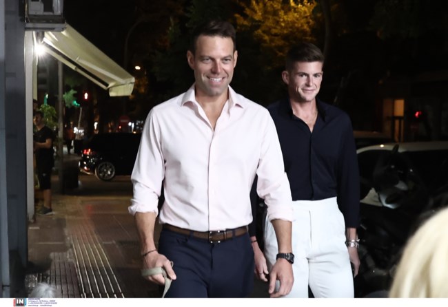 Ολο χαμόγελα στο επιτελείο του Στέφανου Κασσελάκη: Προεξοφλούν νίκη με 10 μονάδες διαφορά